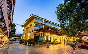 Sea Paradise Hotel Sattahip